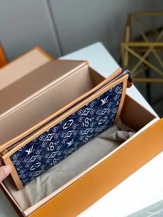TOILETRY VUITTON POUCH SINCE LOUIS 1854 26 0521